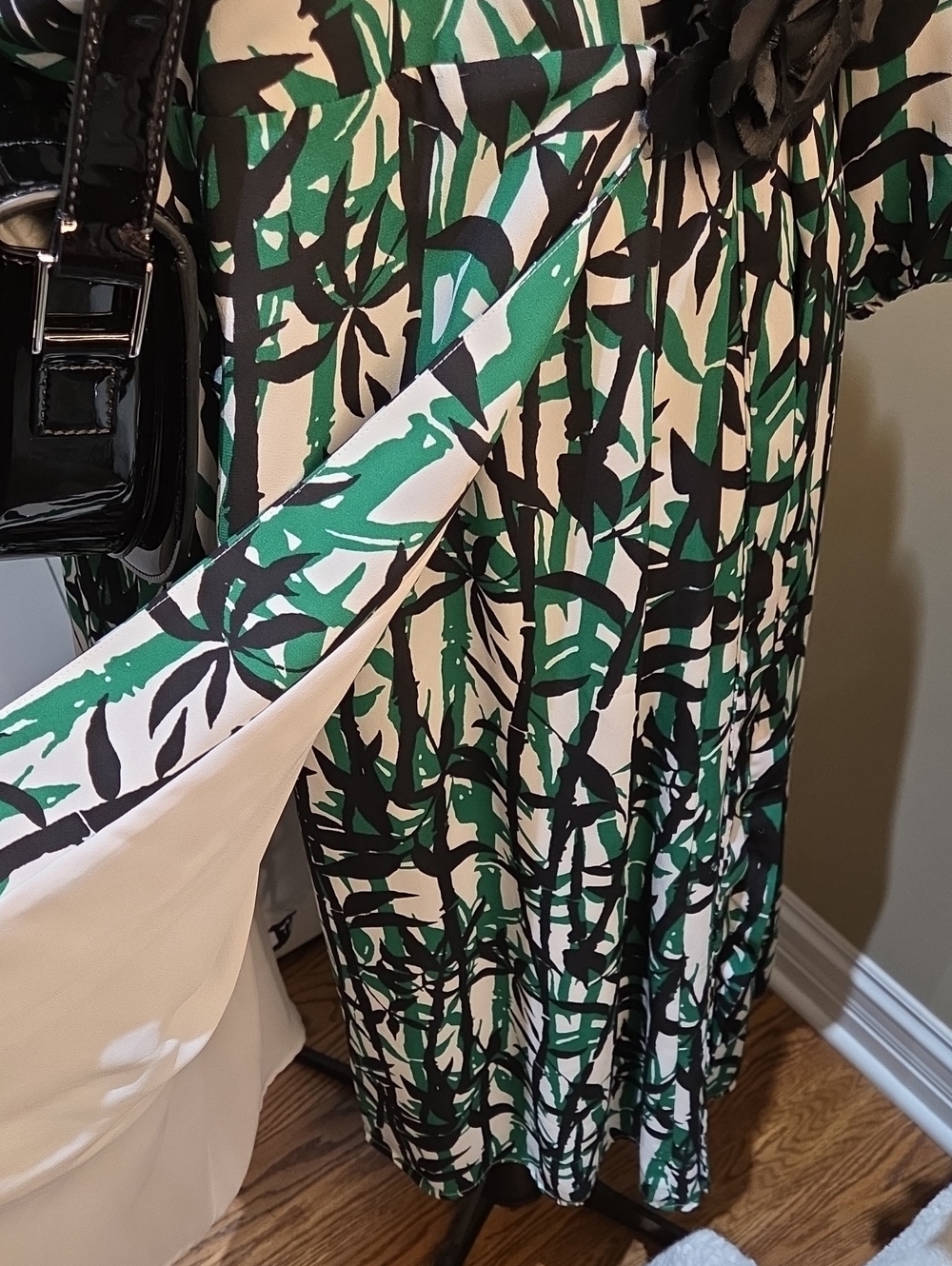 Nwot Large Eva Mendez Green & Black Abstract Wrap Dress - Picture 15 of 17